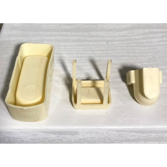 Vtg Marx Doll Furniture Bathroom Cream Color Toilet, Sink and Bathtub Plastic - Picture 6 of 9